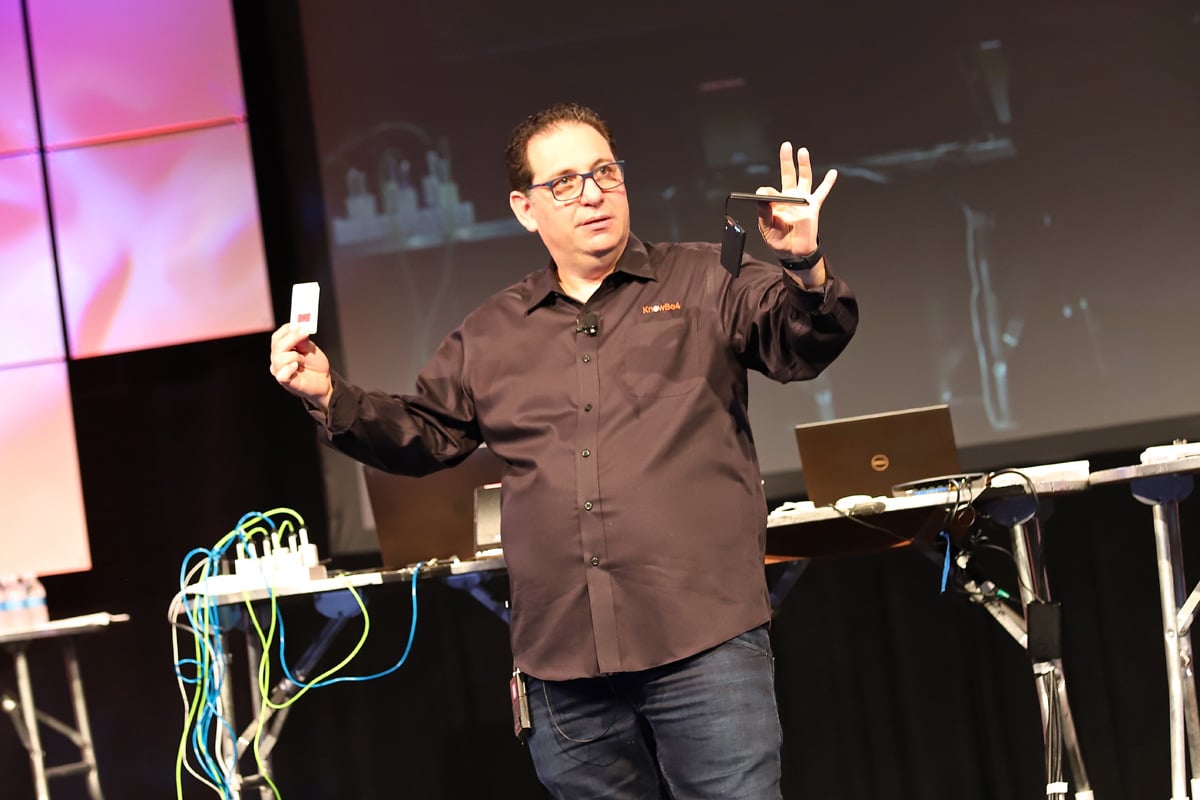 Hire Kevin Mitnick to Speak for Live Or Virtual Events